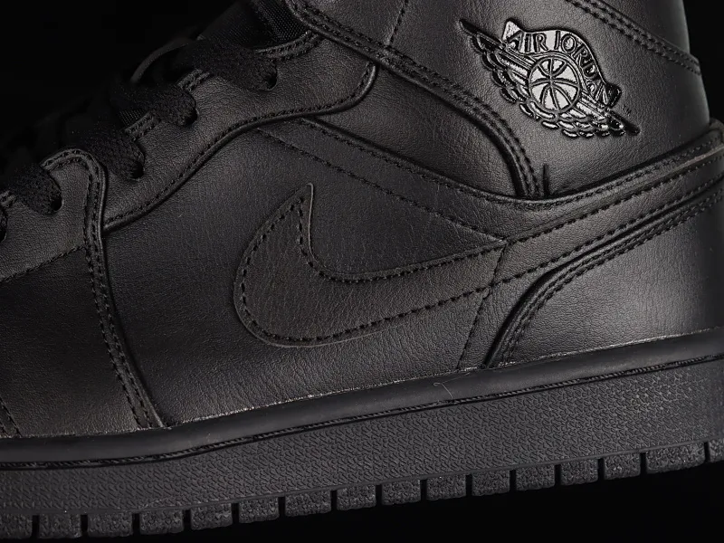 All categories Air Jordan Jordan series basketball shoes Air Jordan 1 Mid Air Jordan 1 Mid AJ1 Joe 1 all black Zhongbang basketball shoes 554724-093